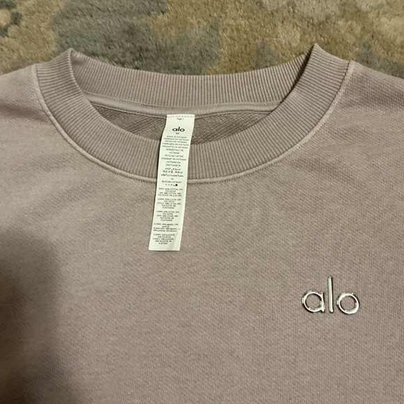 ALO Yoga Washed Accolade Crew Neck in Grey Sky Wash - Picture 2 of 4